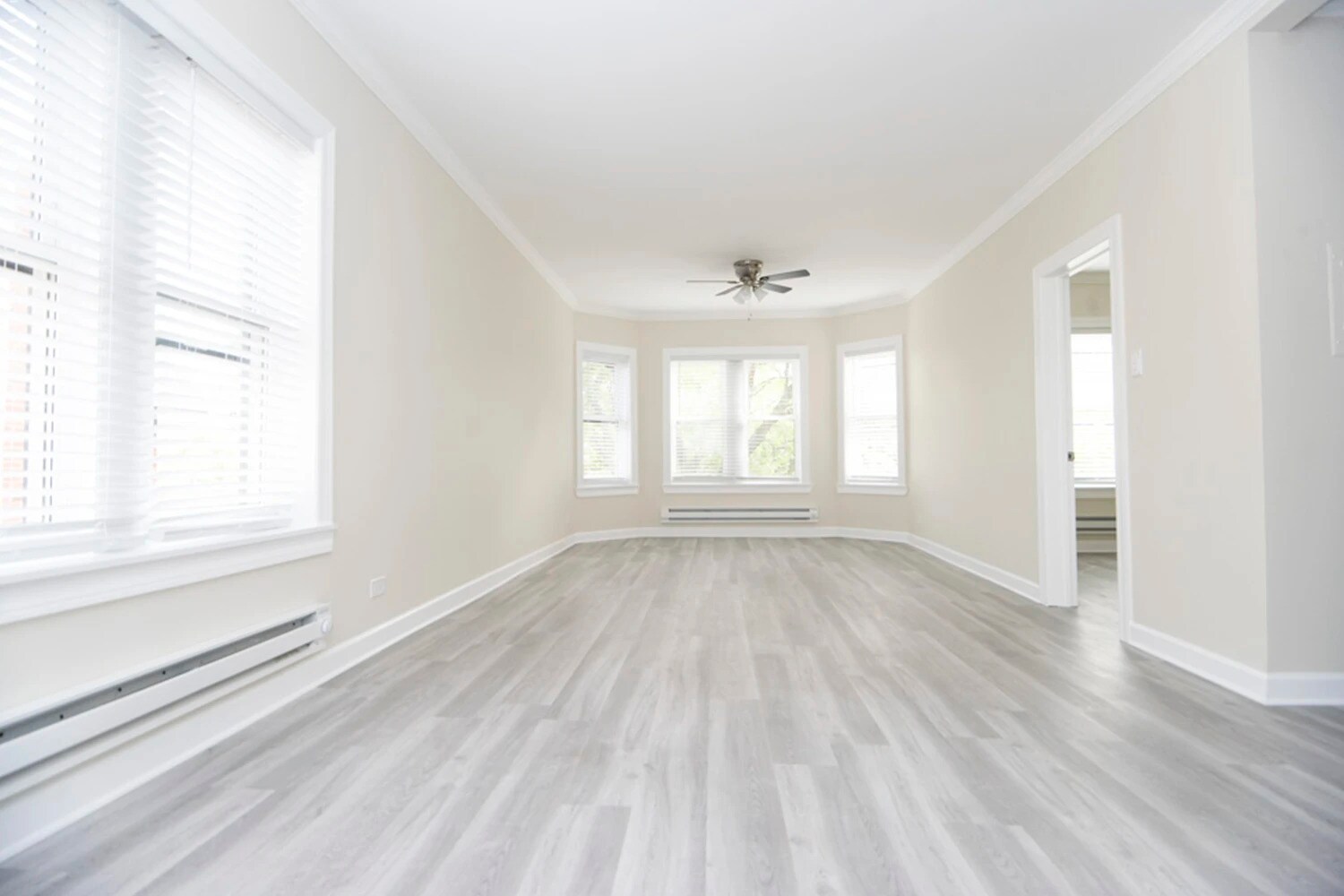 Building Photo - 648 W Roscoe St