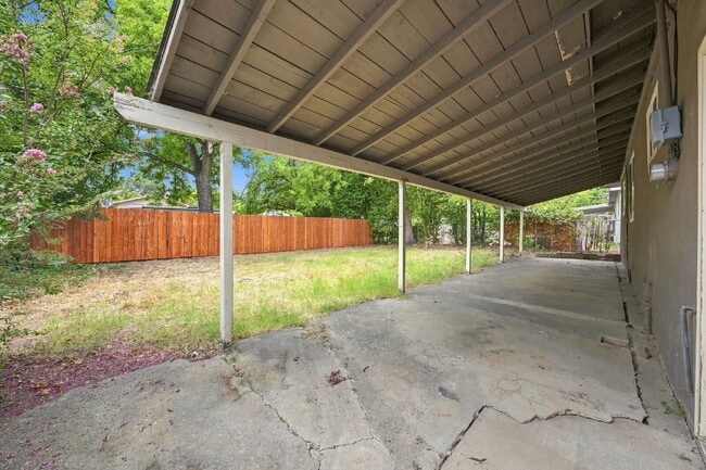 Building Photo - 3/1 Charmer in the Garden Tract - Dog Friendly