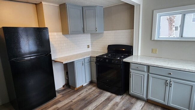 Building Photo - Four Bedroom Single Family Home in Bradford PA! Off Street Parking!