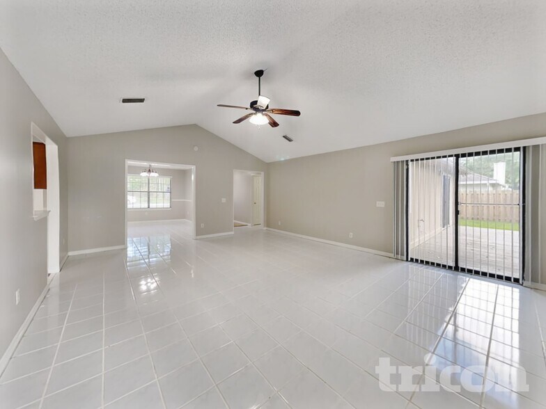 Building Photo - 11931 Marabou Ct S