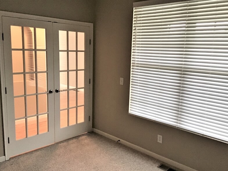 Building Photo - 5298 Fredericks Stand