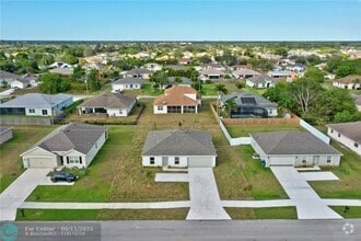 Building Photo - 555 SW Paar Dr