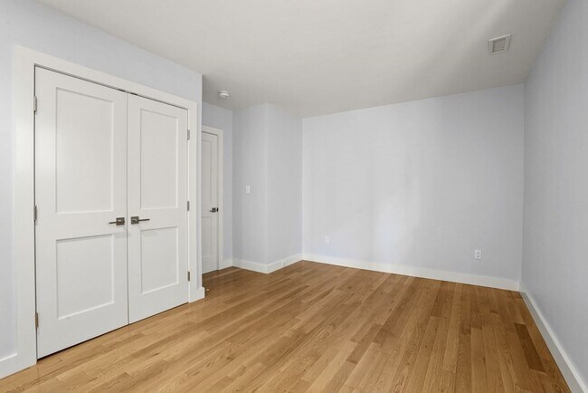 Building Photo - 14 Hardwick St