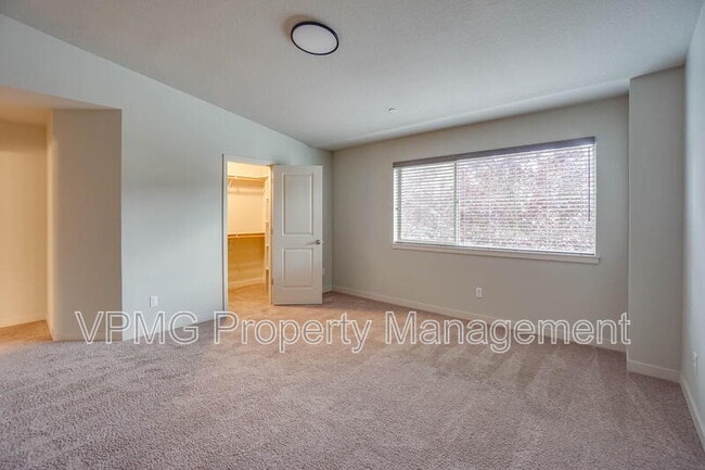 Building Photo - 137 N 44th Pl