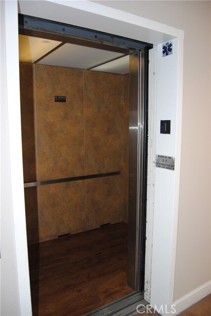 Building Photo - 1215 E San Antonio Dr
