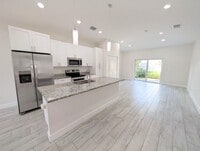 Building Photo - 1566 W 26th Ct