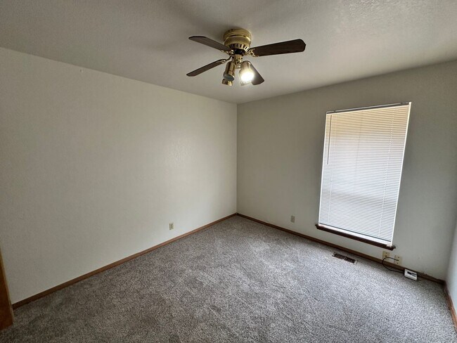 Building Photo - 408 Vicksburg Ave