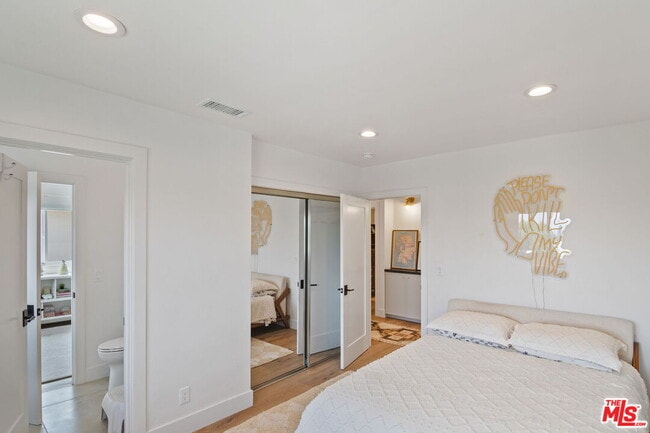 Building Photo - 5664 Coliseum St