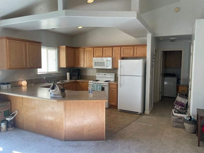 Building Photo - Cute Split Bedroom Floor Plan Tucked Away for Added Privacy!