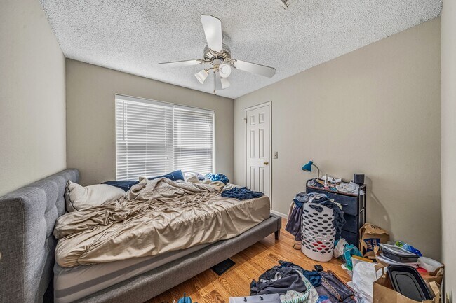 Building Photo - 9915 Villa Verde Dr