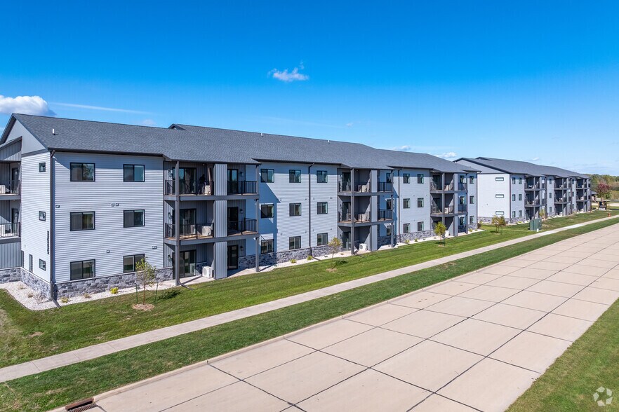 Primary Photo - Legacy Creekside Apartments