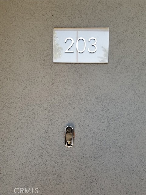 Building Photo - 850 E Palm Canyon Dr