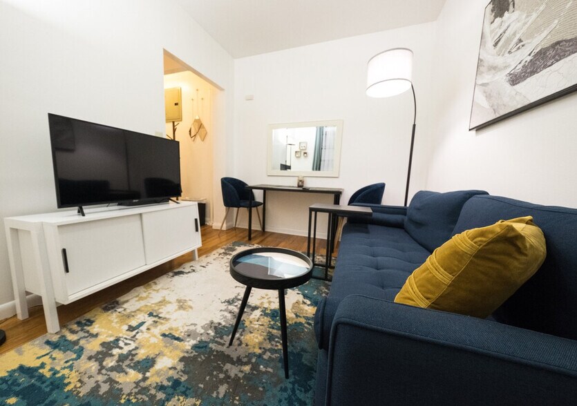 Building Photo - 317 E 75th St