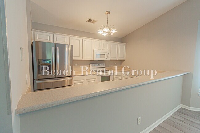 Building Photo - End Unit with Screened Balcony