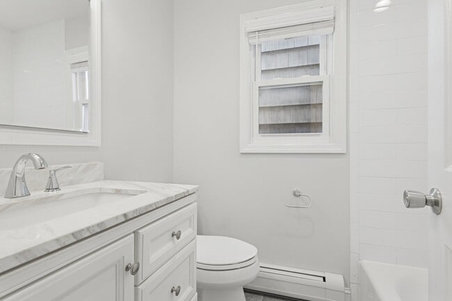 Building Photo - 22 Fox Pl