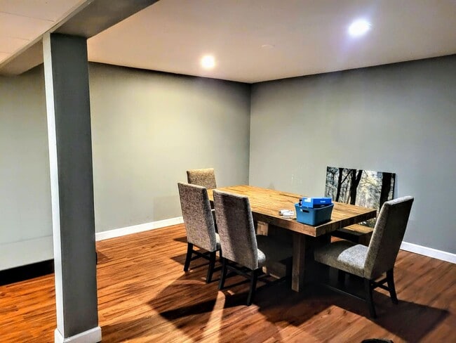 Building Photo - Spacious Countryside House