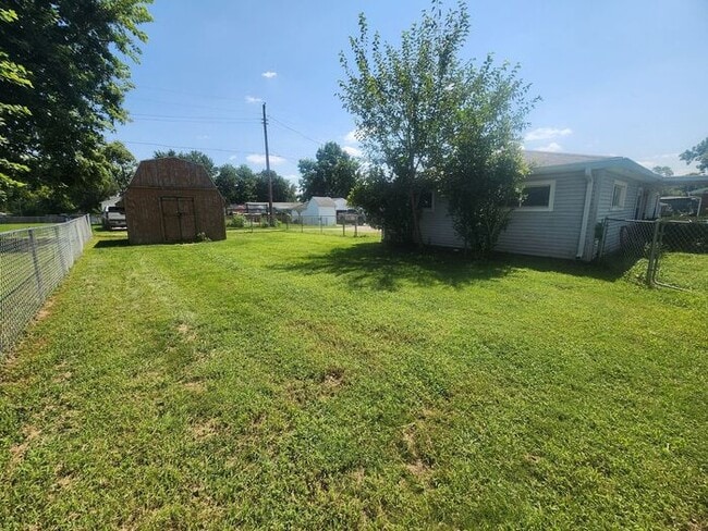 Building Photo - Charming 2-Bedroom Home On Terre Hautes North Side Near Terre Town School