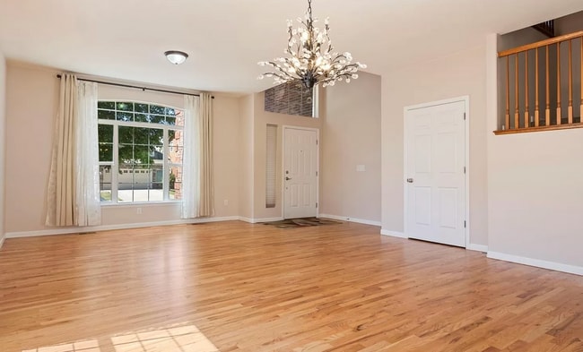 Building Photo - Huge room in a large shared home, private ...