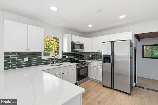 Building Photo - 218 Holly Ave