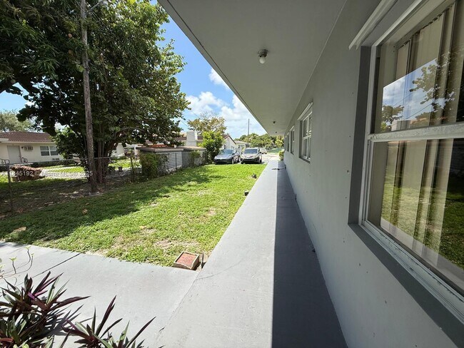Primary Photo - 2633 Pierce St