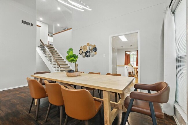 Building Photo - 5830 Jester Dr