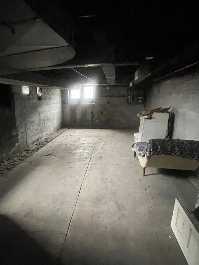 Building Photo - Coming Soon! One Bedroom Apartment with Wa...