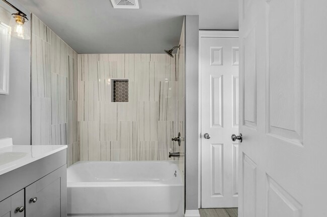 Building Photo - 19 E Main St