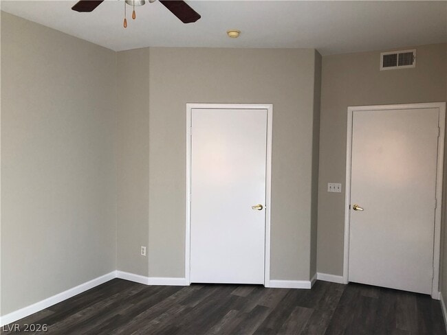 Building Photo - 5650 E Sahara Ave