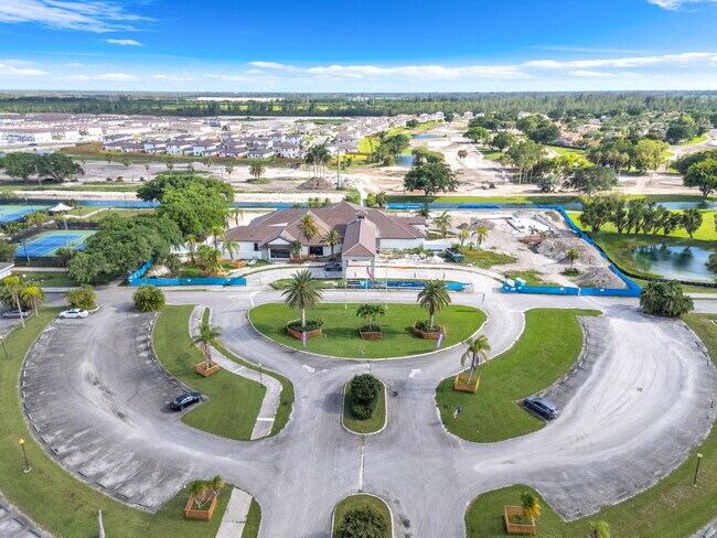 Building Photo - 2660 SE 28th St