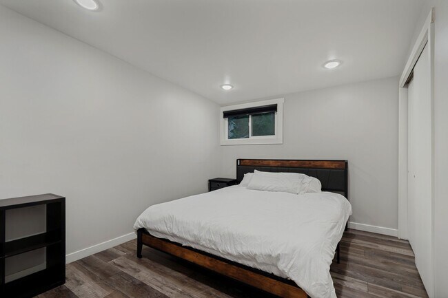 Building Photo - 2065 E Bo Mar Dr