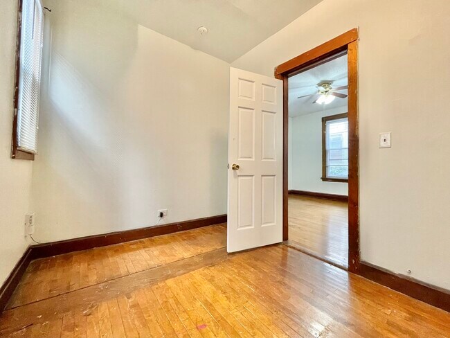 Building Photo - 2923 N Springfield Ave