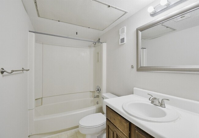 Building Photo - 12955 Woodforest Blvd