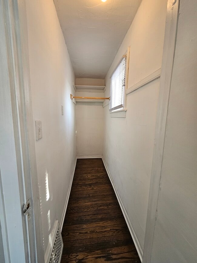 Building Photo - 423 Hayes St