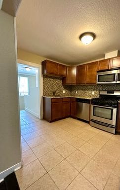 Building Photo - 2 Bedroom 1 Bath Duplex Available Now!!
