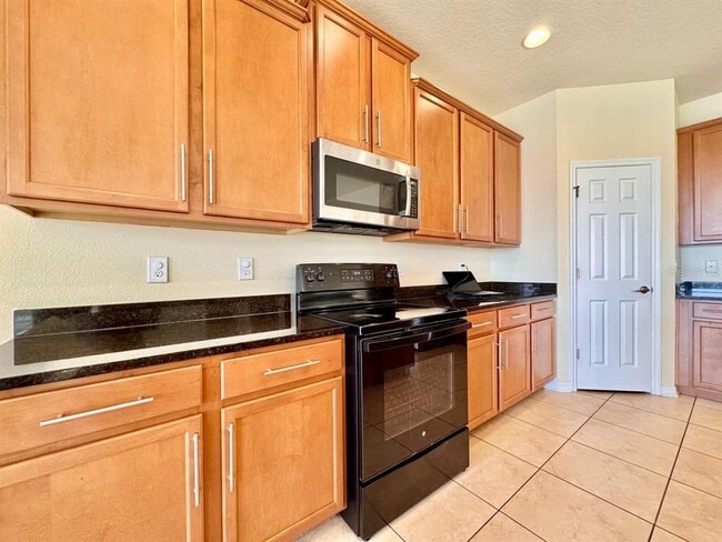 Building Photo - 610 15th Ave NW