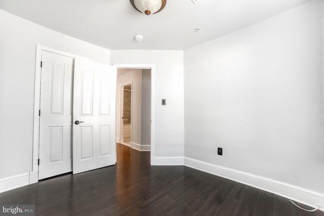 Building Photo - 3100 Esser Pl