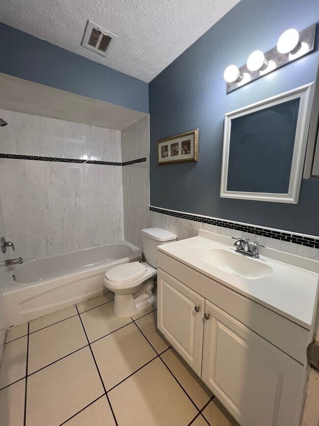 Building Photo - * Coming Soon * Furnished 2/2 in Port St Lucie