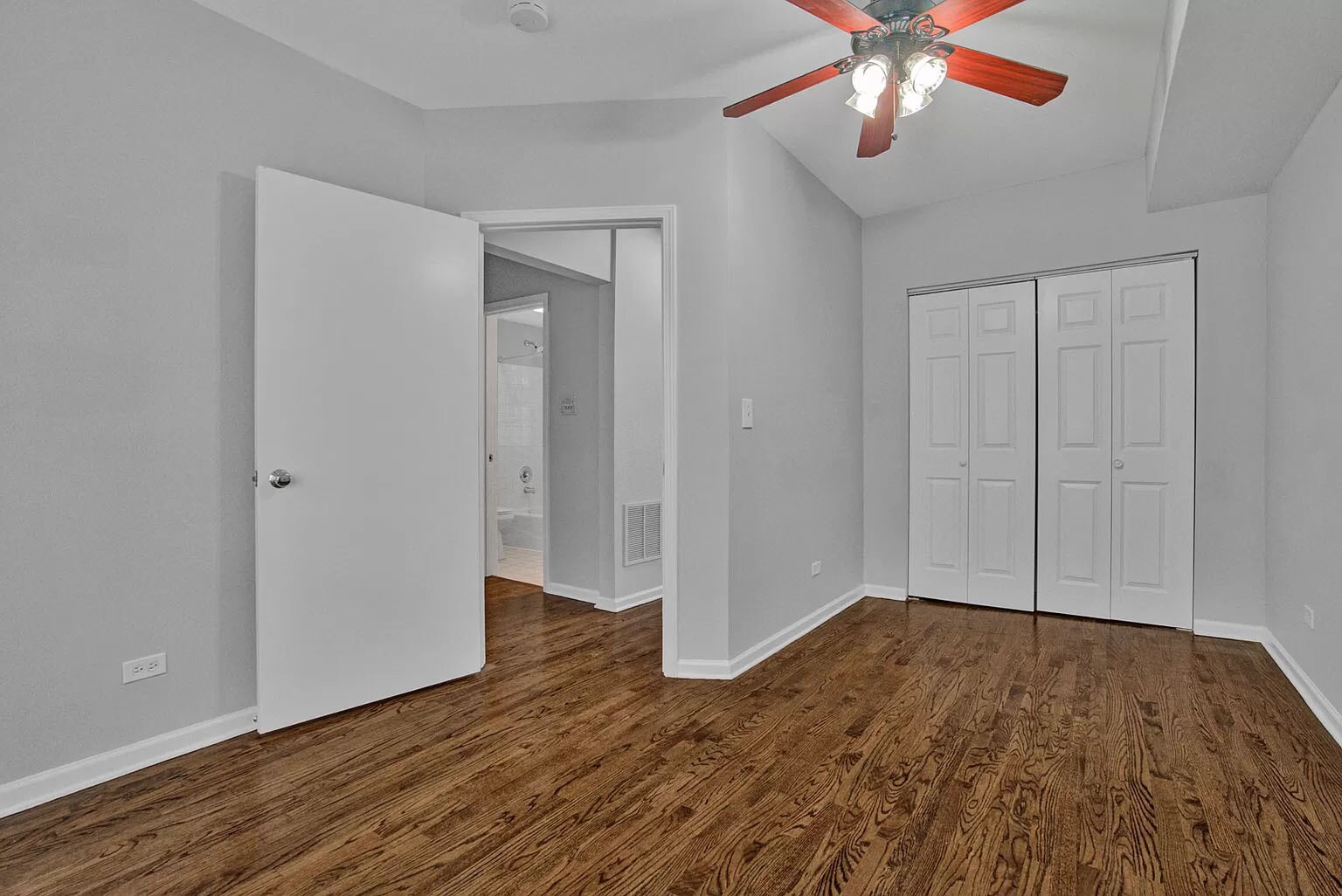 Building Photo - 6211 S Woodlawn Ave