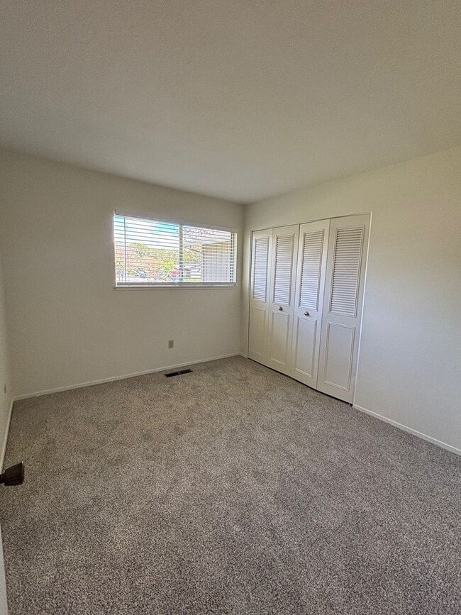 Building Photo - Single Level 3 Bedroom 2 Bathroom Bennett Valley Home with large private backyard