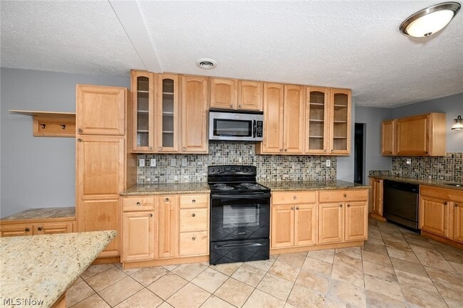 Building Photo - 287 Edgewood Dr