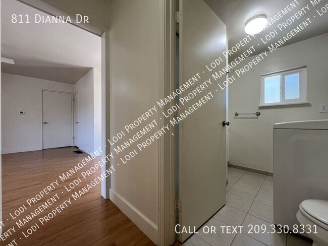 Building Photo - 811 Dianna Dr