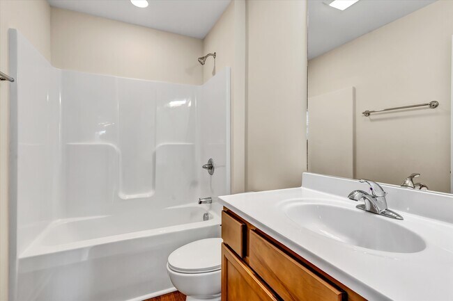 Building Photo - 2022 McCleary Rd