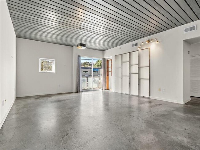 Building Photo - 620 Glen Iris Dr NE