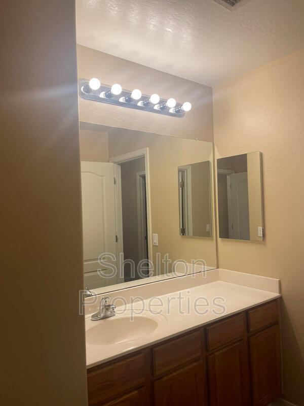 Building Photo - 25652 W Magnolia St