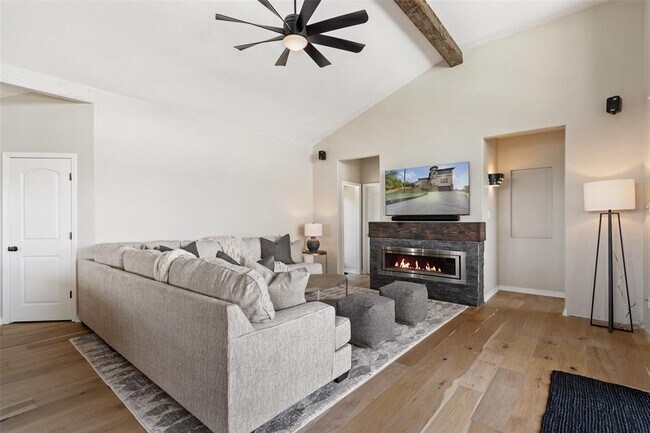 Building Photo - 21803 Briarcliff Dr