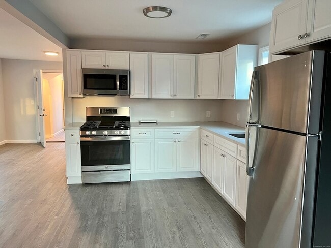 Building Photo - 415 Hollister Ave