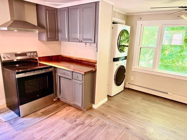 Building Photo - 32 Rockland St