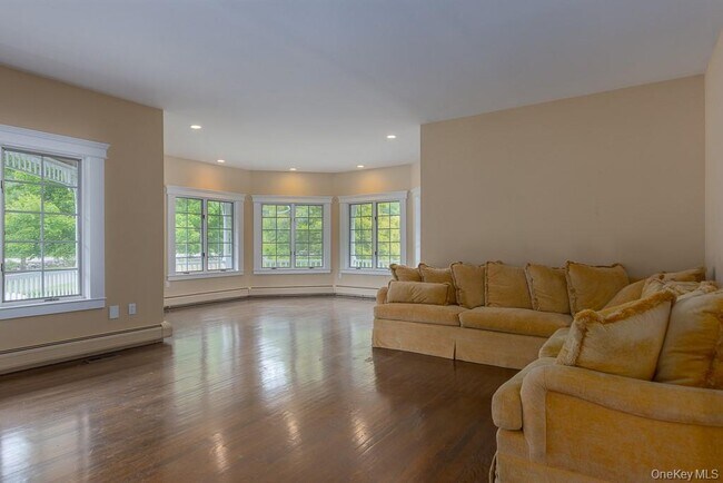 Building Photo - 185 Spook Rock Rd