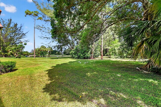 Building Photo - 21894 Lake Forest Cir