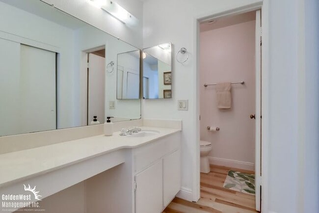Building Photo - Bright and Spacious 2Bdm, 2Ba Condo in the...